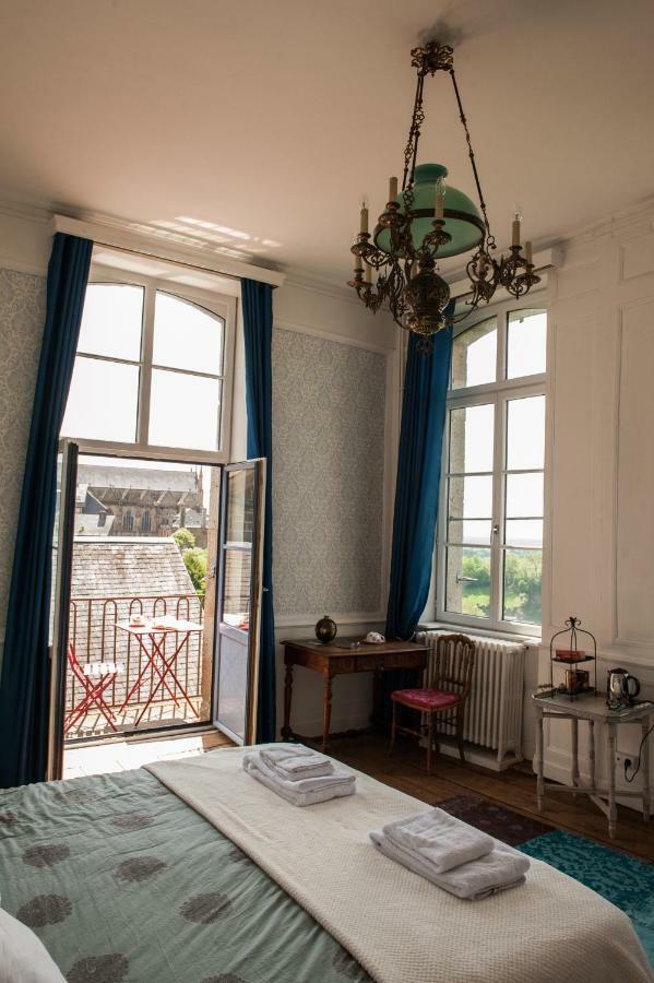 Hotel Particulier Le Mercier De Montigny -Une Nuit Sur Les Remparts- Fougères Esterno foto