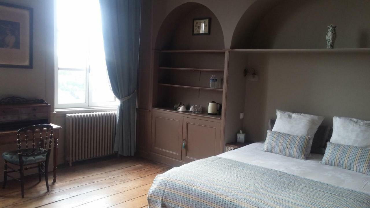 Hotel Particulier Le Mercier De Montigny -Une Nuit Sur Les Remparts- Fougères Esterno foto
